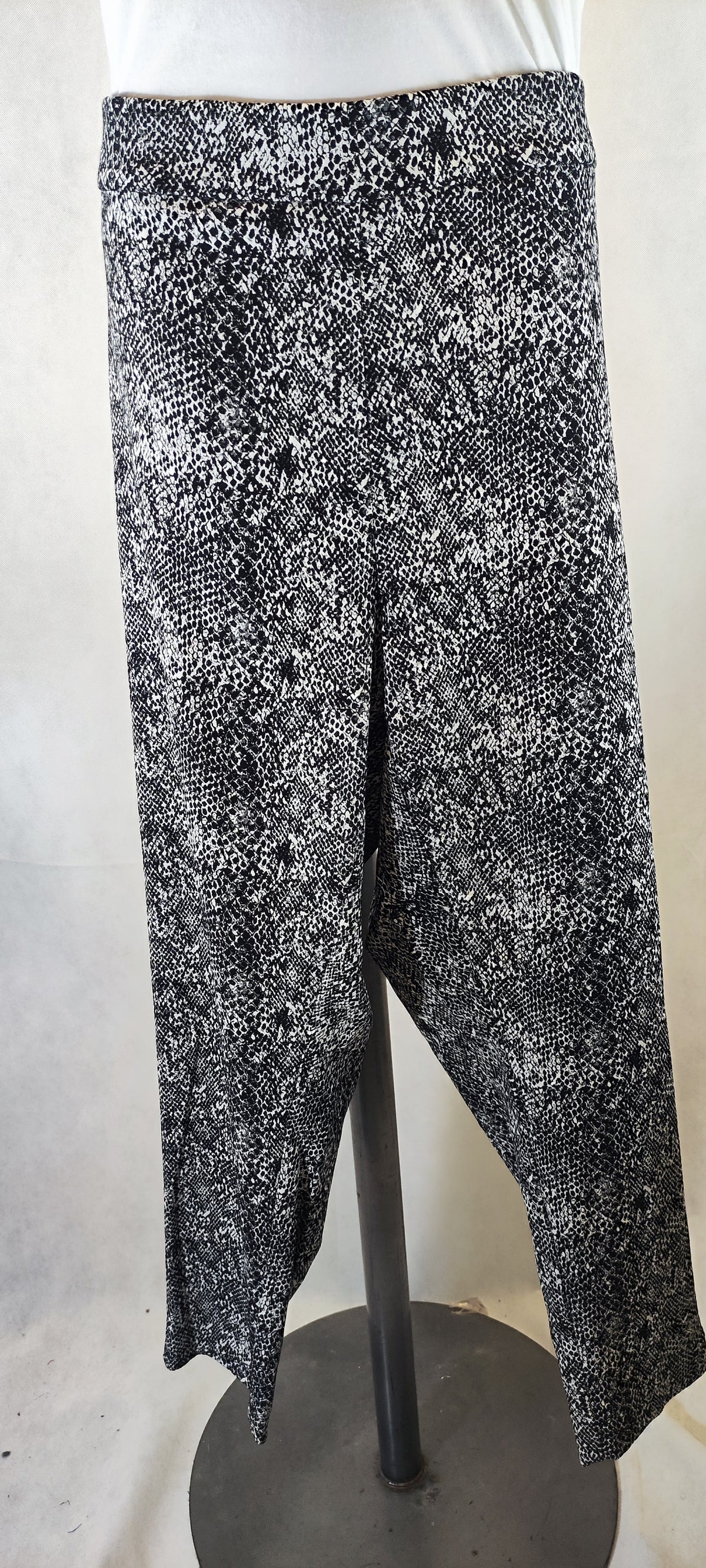 Calvin Klein Women's Black and White Sweatpants