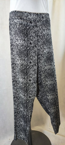 Calvin Klein Women's Black and White Sweatpants